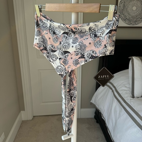 Zaful Paisley Knotted Bandeau - Picture 2 of 5